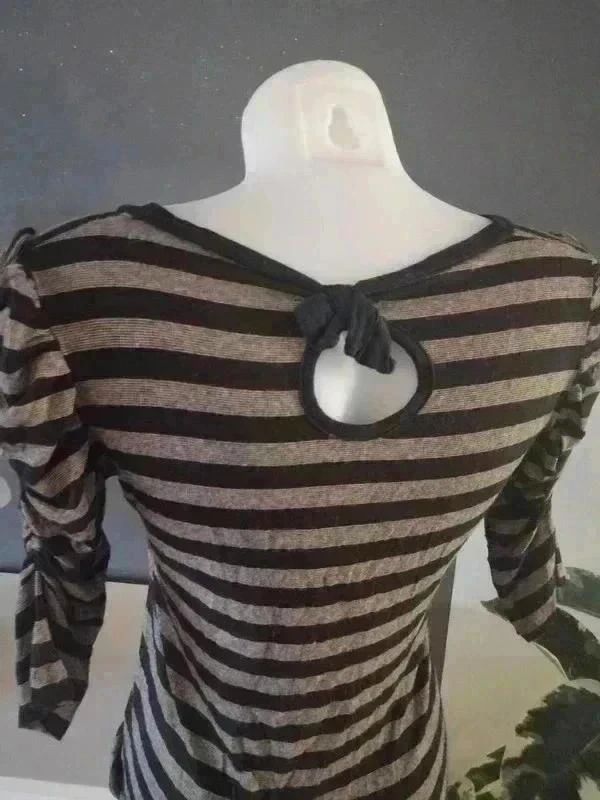 Black and gold pleated sleeve striped top – photo 2